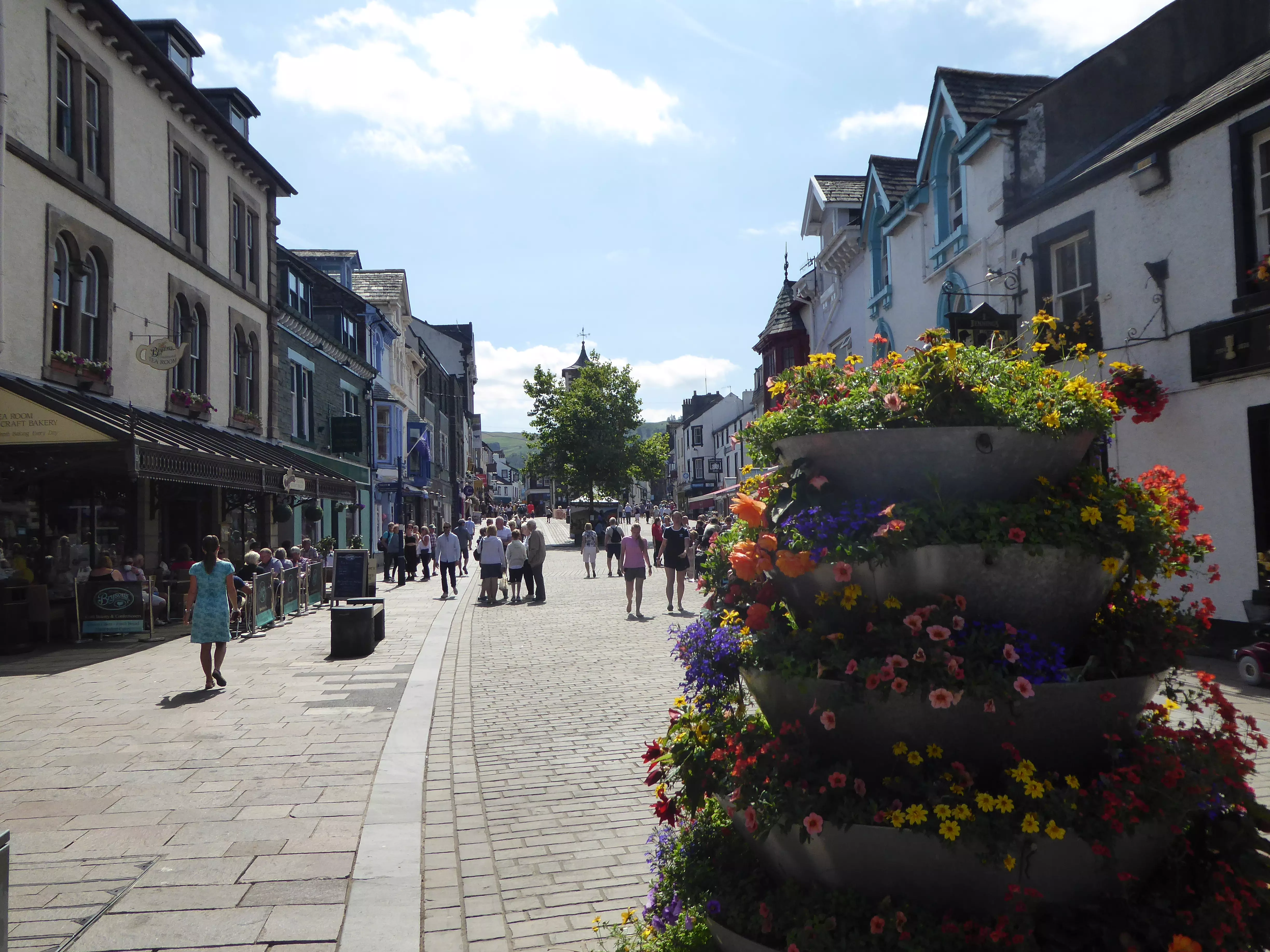 Busy street with people