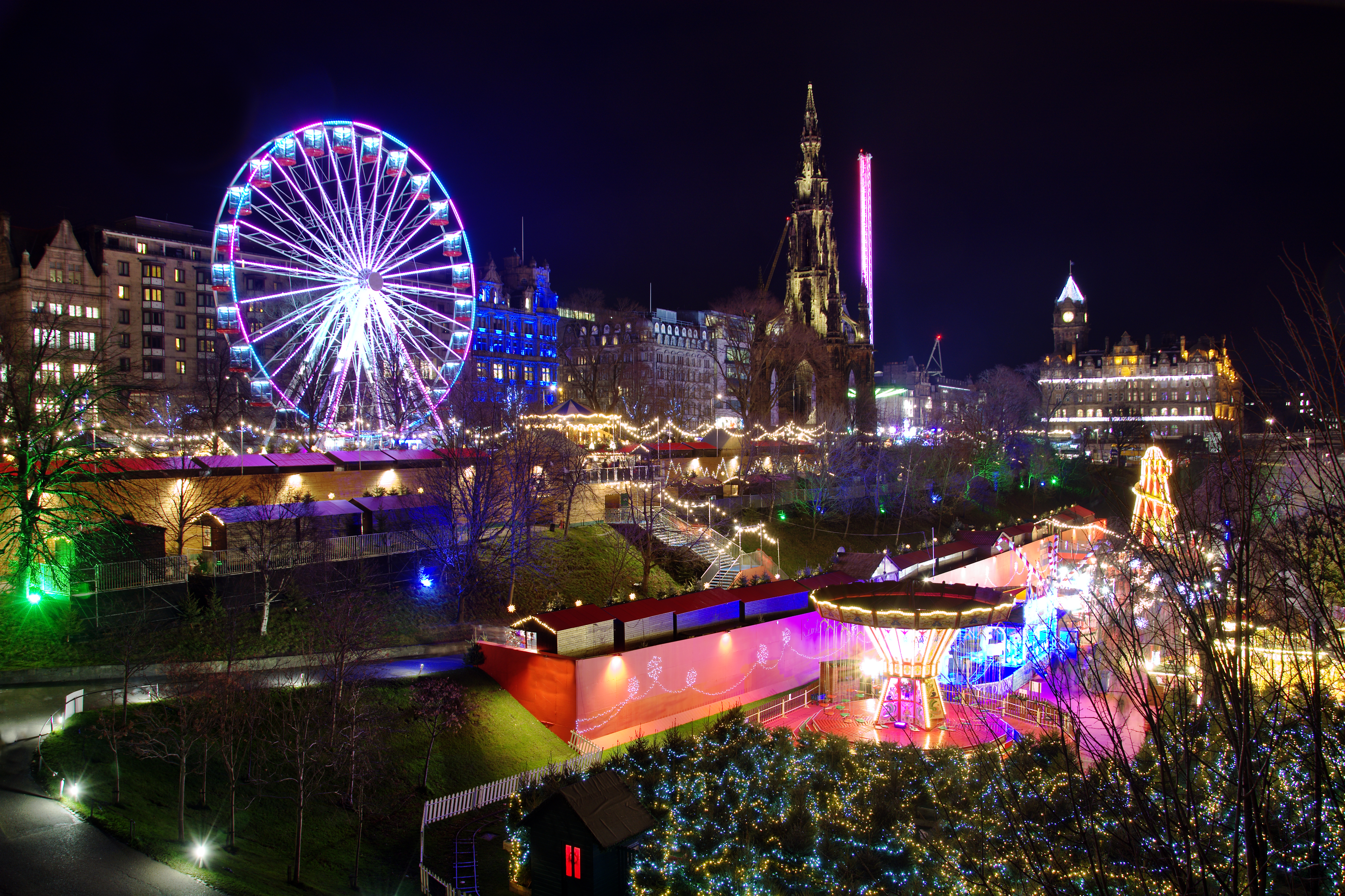 Trains to the Edinburgh Christmas Market | Avanti West Coast