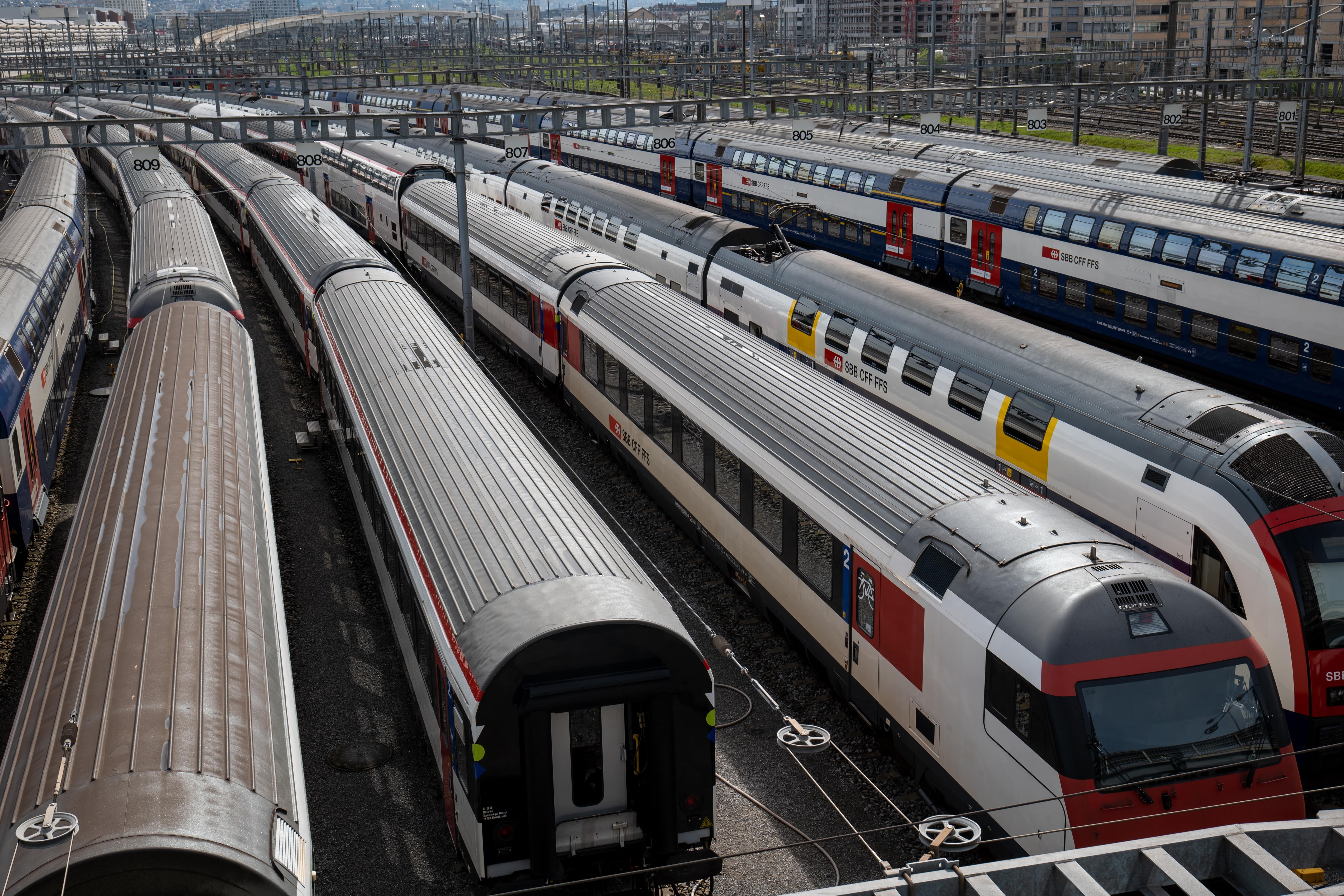 Avanti Trains: An above shot of a row of trains sit motionless at a station during the day.